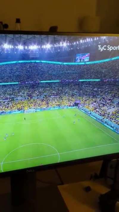 Argentino infiltrado en medio de la hinchada Brazuca