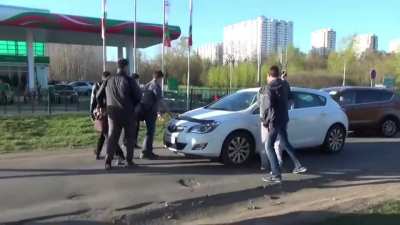 These people in russia are putting stickers on cars that drive on the sidewalk to avoid traffick.. The sticker says: 