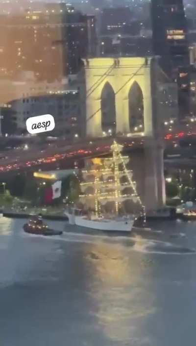 Another angle of the Mexican Navy boat crash on NY