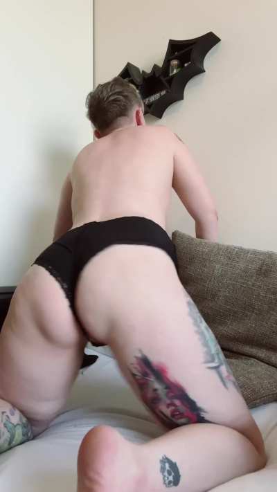 aint nothing like a peachy emo ass!
