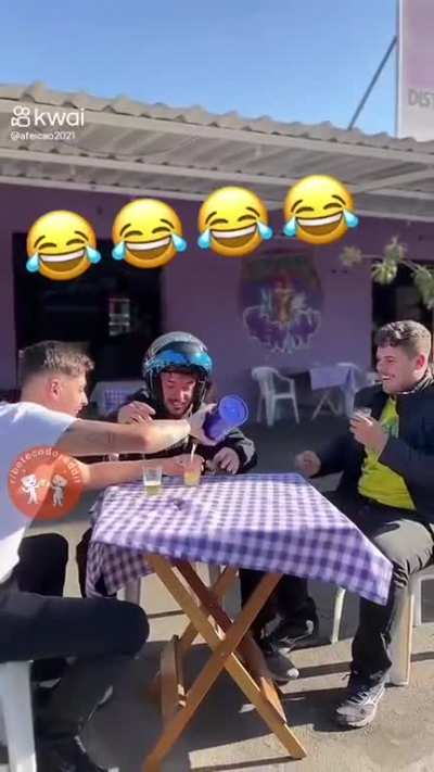 😂