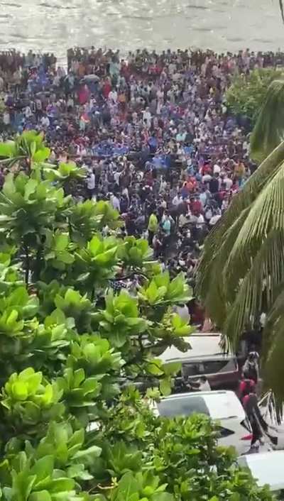 People in Mumbai welcoming back the Indian cricket team after they won the world cup