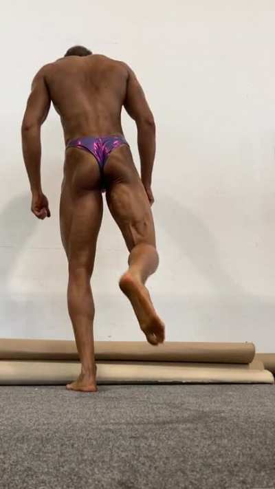 Video from my 3rd show. Weighed in at 65,5 kg with 175 cm (21 yo).
