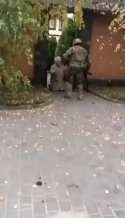 A touching video of a grandmother meeting her grandson, who liberated Kherson