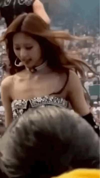 TZUYU’S tits bouncing fuck… that jiggl<wbr>e🤤💦🥵
