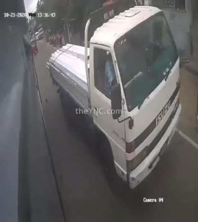 Biking between vehicles