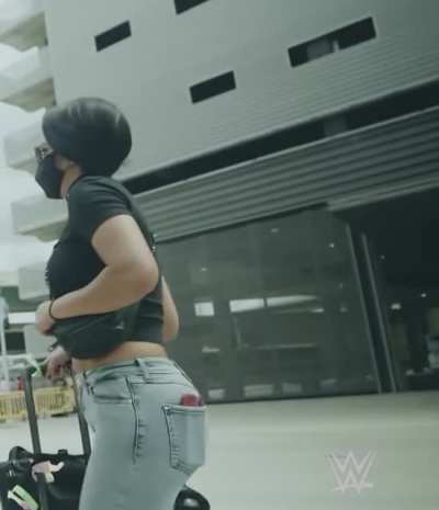 Epic ass in tight jeans 🥰