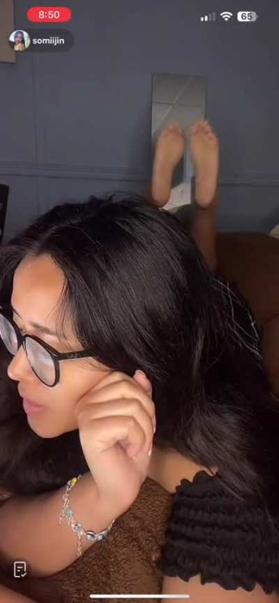 somiijin chill live rn 