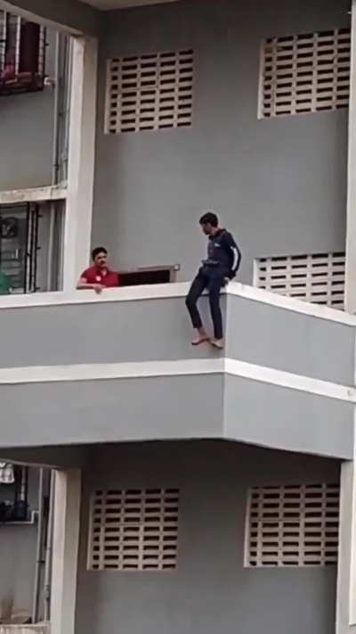 Instead of asking his son what had driven him to attempt s*icide ,  the father dragged him back and started beating him.

Even worse, the people around them kept shouting, 
