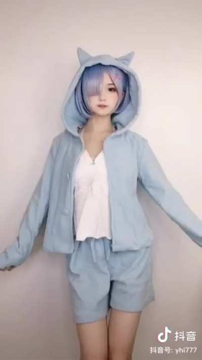[Media] The perfect Rem cosplayer