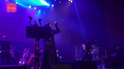 An Epic Symphony & Hayko Cepkin - Ölüyorum