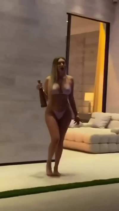 Kylie Jenner & Anastasia Karanikolaou
