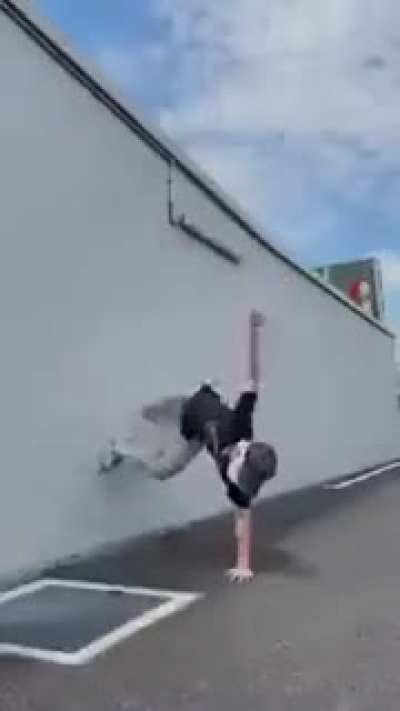 Holup, Wall Flip...!
