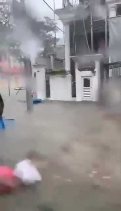 Flooding along King's Road