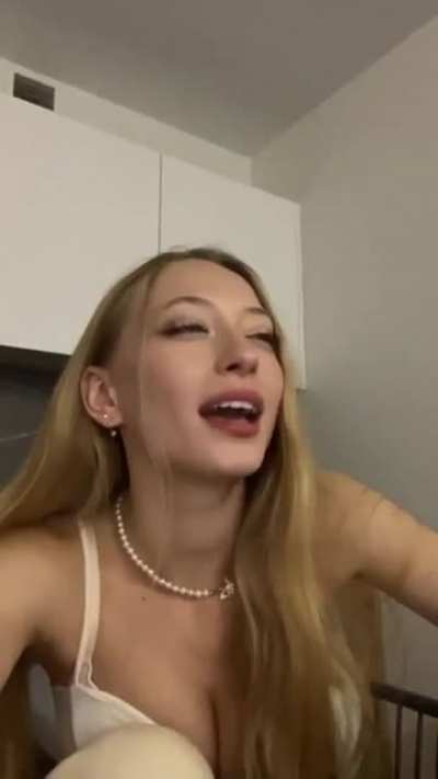 Her Cylinders distract me so fing much