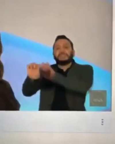 Negan dando depoimento