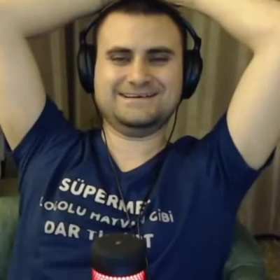 Efe abi gülüyor