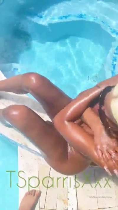 Ts Parris Showing her Hung in the Pool