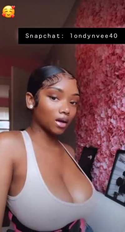 Upvote if you would fuck my tits hard🍈<wbr>😌🙈