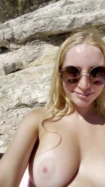Tetas y sol 😍