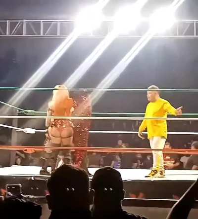 Different angle credit owners La hiedra and Lady flammer make their entrance Lucha Juarez 2/15/26
