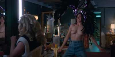 Alison Brie showing off her incredible breasts!