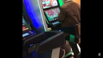 Man loses it playing roulette