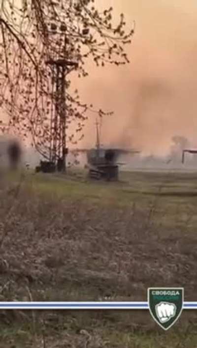 Видео от легиона «Свобода России», на котором показаны кадры, как российские партизаны поджигают российский СУ-24 где-то в Новосибирске