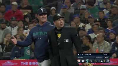 [Highlight] [Highlight] George Kirby is hit by a ball thrown from the stands