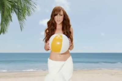 I miss the times when tv ads used to be like this for real men and the ads were funny without having fear of being cancelled or being called offensive. Women were eye candies and the world did not have simps and femiraands. Saw this ad 15 yrs ago found to