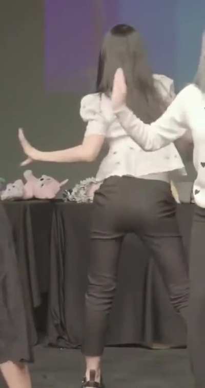Momo. 🍑