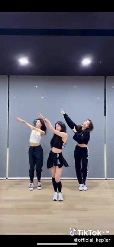 [211116] Yujin, Youngeun & Bahiyyih