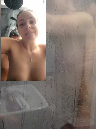 Morning shower fun 😊