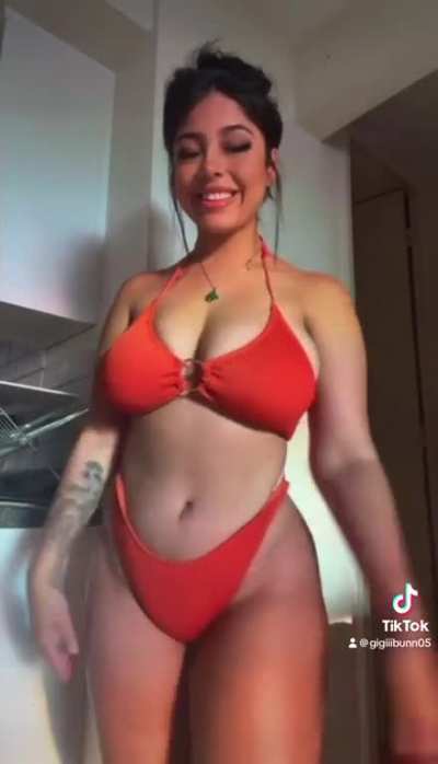 Thick 😳