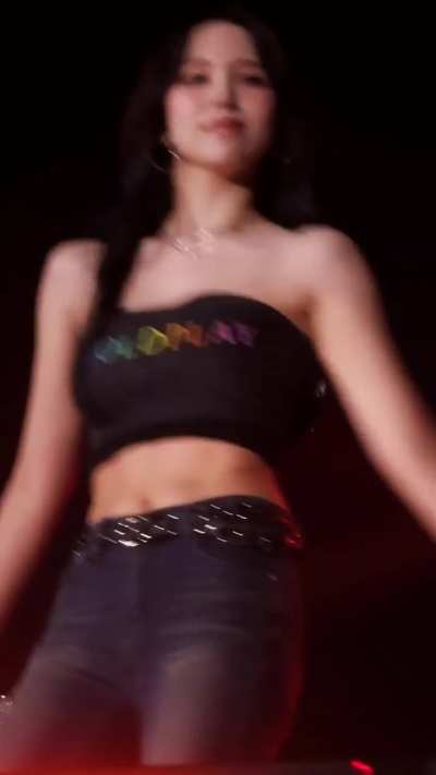 Mina's abs on stage