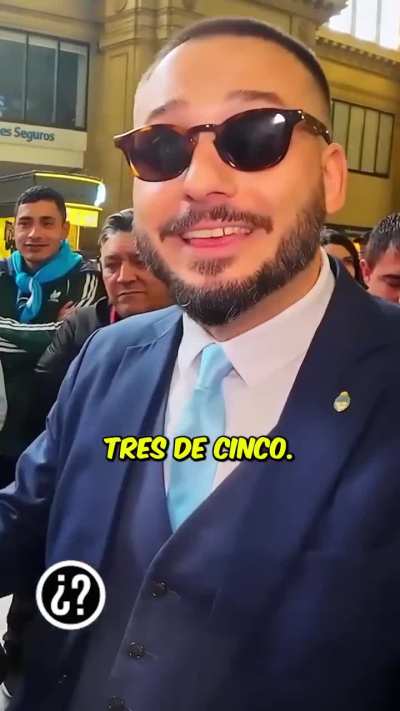 Le hicieron 5 preguntas por 50 mil pesos a un jubilado y la rompió