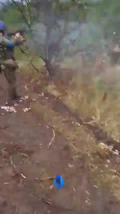 A burning M2A2 Bradley, with soldiers from the 47th AFU Mechbrigade shooting. 
Footage from the Avdiivka direction.(Music from the source) 