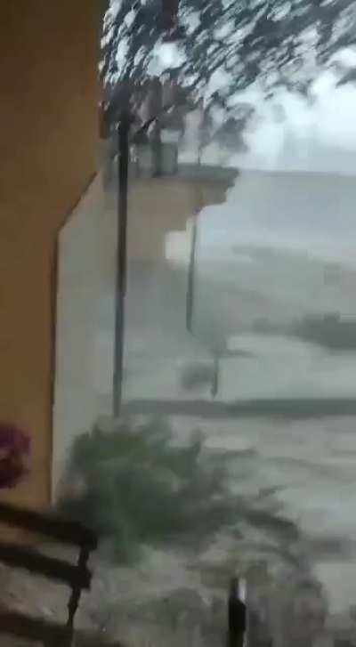Yes screaming keeps the flood away while having a kid next to you