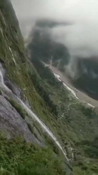 no harness no nothing just massive drop & a line to grab - shiva dhara,nepal.