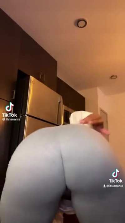 What a fatty! 🍑