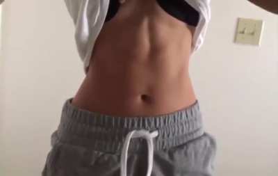 Valkyrae's abs