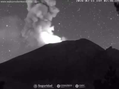 The eruption of the volcano Popocatepetl, Mexico. February 11, 2026.