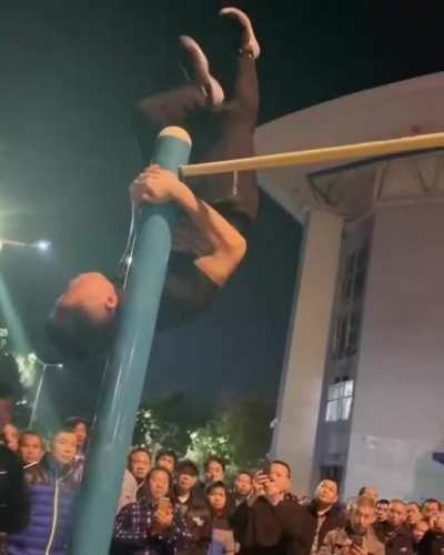 This guy's core strength