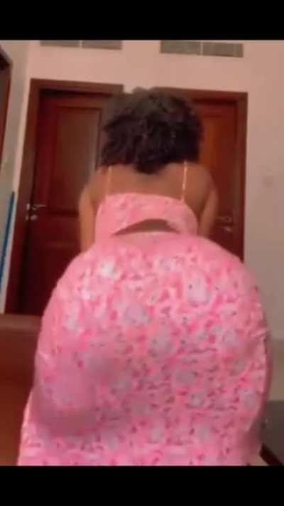 NicE 🍑👀