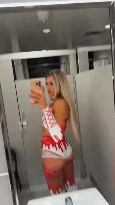 Izzi Dame