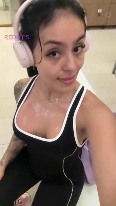 I think the temperature is very high in the gym