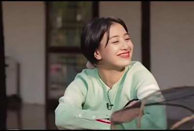 Playful Jeongyeon, tricking Jihyo & Momo