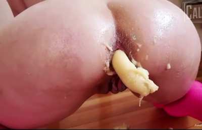Who else would eat that banana right out of her butt? 🍑🍌