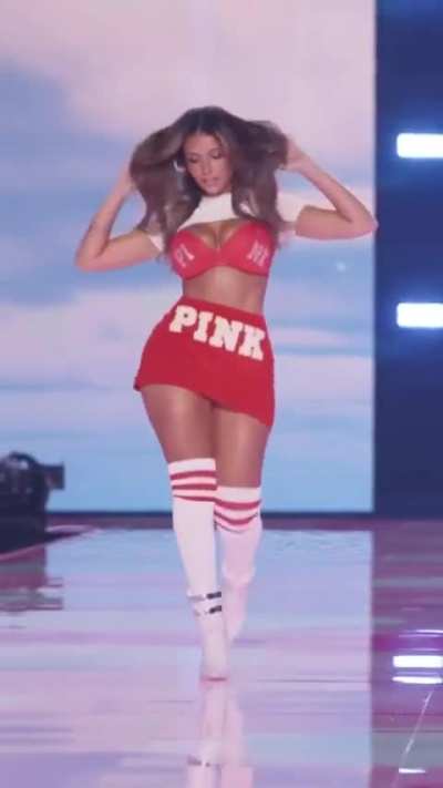 VS Pink Catwalk | OCT 2025
