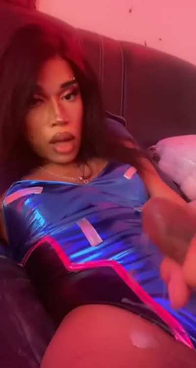 D.Va’s ultimate is charged up and ready to burst :p